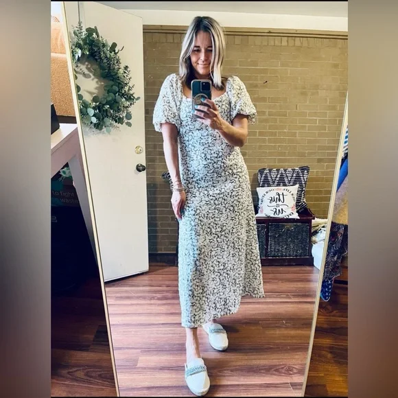 Adelyn Rae - Picture 1 of 4